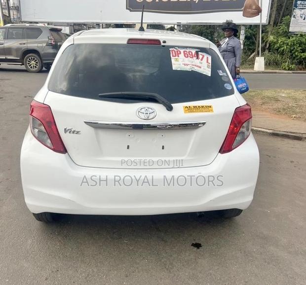 Toyota Vitz 1.3 FWD 5dr 2012 White