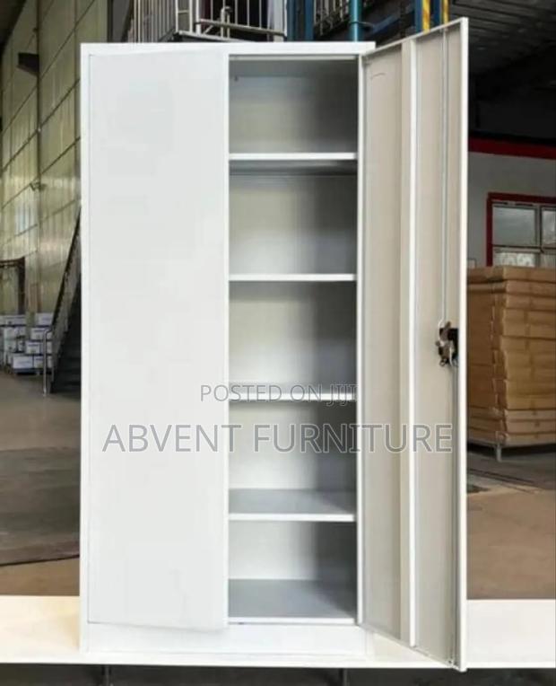 Straight Cabinet · Photo 4
