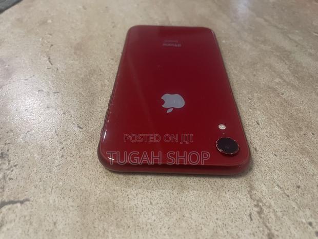 Apple iPhone XR 64 GB Red photo 2