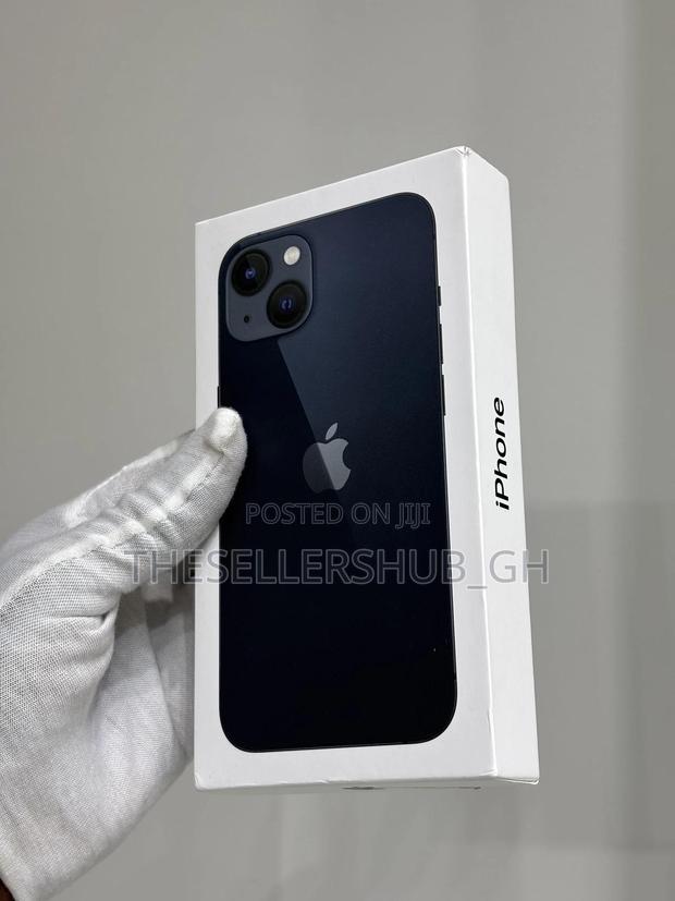 New Apple iPhone 13 128 GB Black · Photo 2