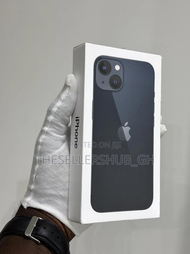 New Apple iPhone 13 128 GB Black · Photo 1