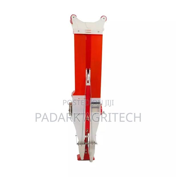 2-in-1 Manual Jab Planter · Photo 2