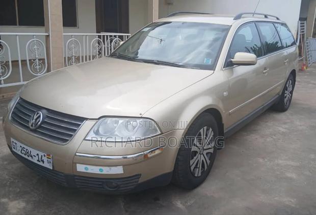 Volkswagen Passat 1.8 T 2004 Gold · Photo 1