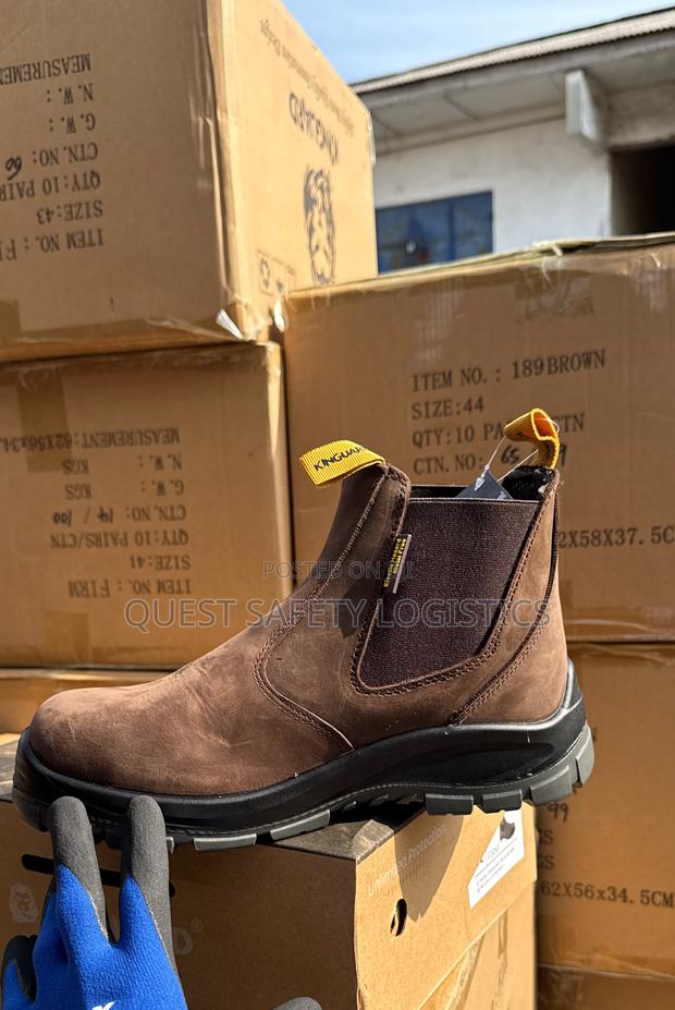 Slip Resistant Safety Boot · Photo 4