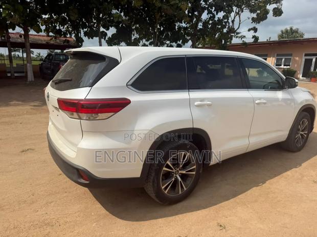 Toyota Highlander LE 4x2 (2.7L 4cyl 6A) 2017 White photo 2