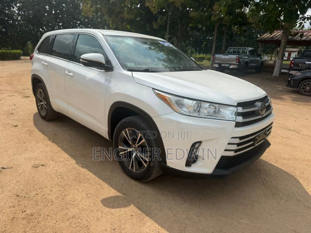 Toyota Highlander LE 4x2 (2.7L 4cyl 6A) 2017 White photo 3