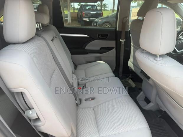 Toyota Highlander LE 4x2 (2.7L 4cyl 6A) 2017 White photo 4