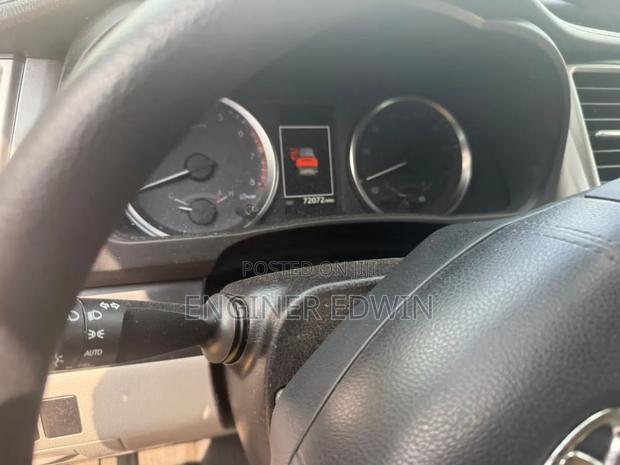 Toyota Highlander LE 4x2 (2.7L 4cyl 6A) 2017 White photo 5