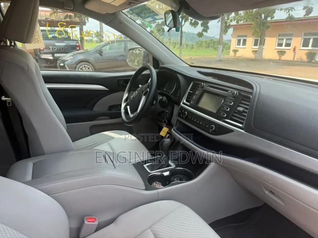 Toyota Highlander LE 4x2 (2.7L 4cyl 6A) 2017 White photo 7