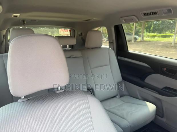 Toyota Highlander LE 4x2 (2.7L 4cyl 6A) 2017 White photo 8