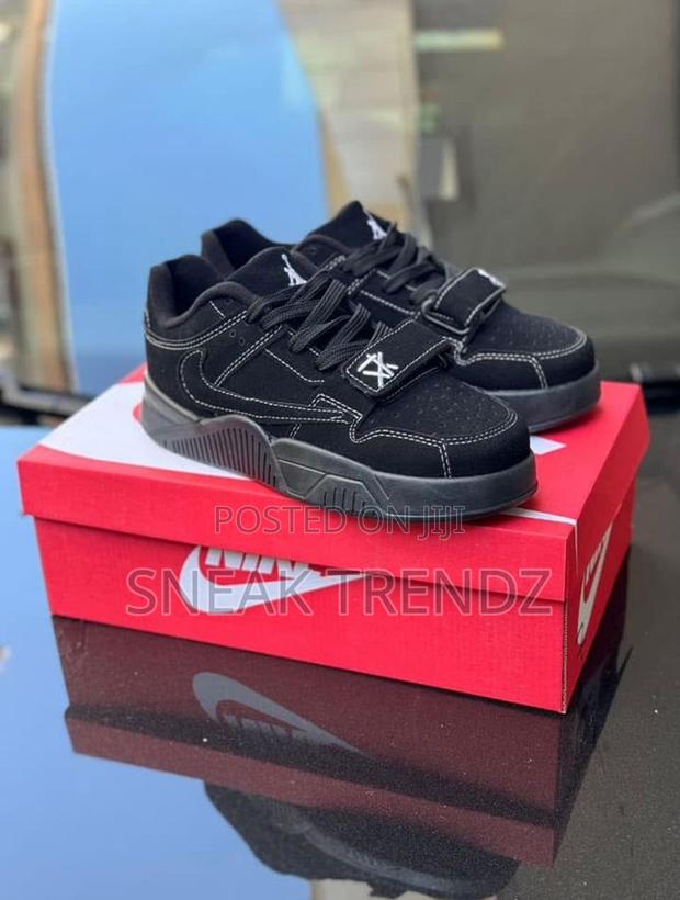 Jordan X Travis Scott Jump Man Black · Photo 4
