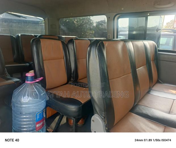 Toyota HiAce 2017 White photo 3