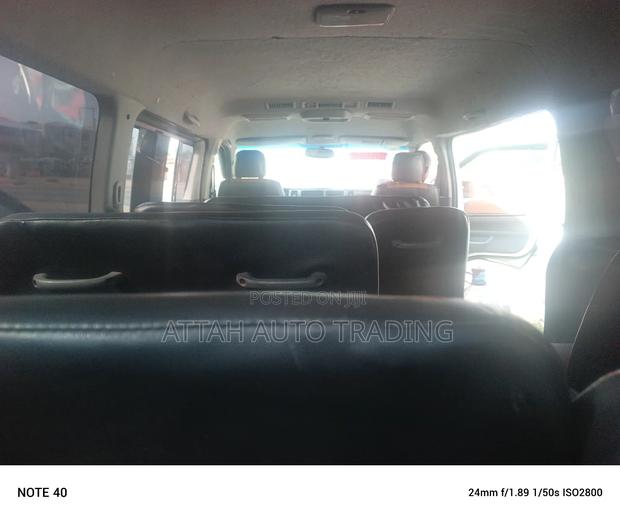 Toyota HiAce 2017 White photo 4