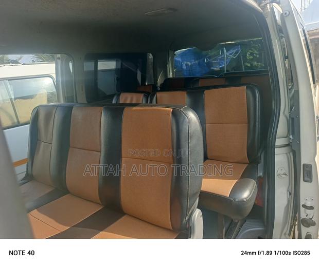 Toyota HiAce 2017 White photo 6