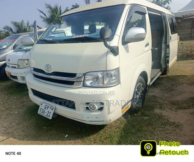 Toyota HiAce 2017 White