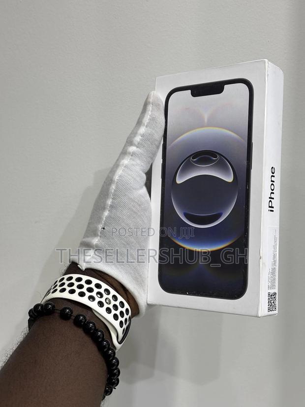 New Apple iPhone 16e 128 GB Black · Photo 2