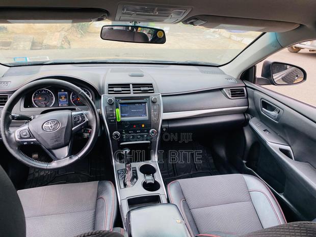 Toyota Camry SE 4dr Sedan (2.5L 4cyl 6A) 2017 Black photo 6