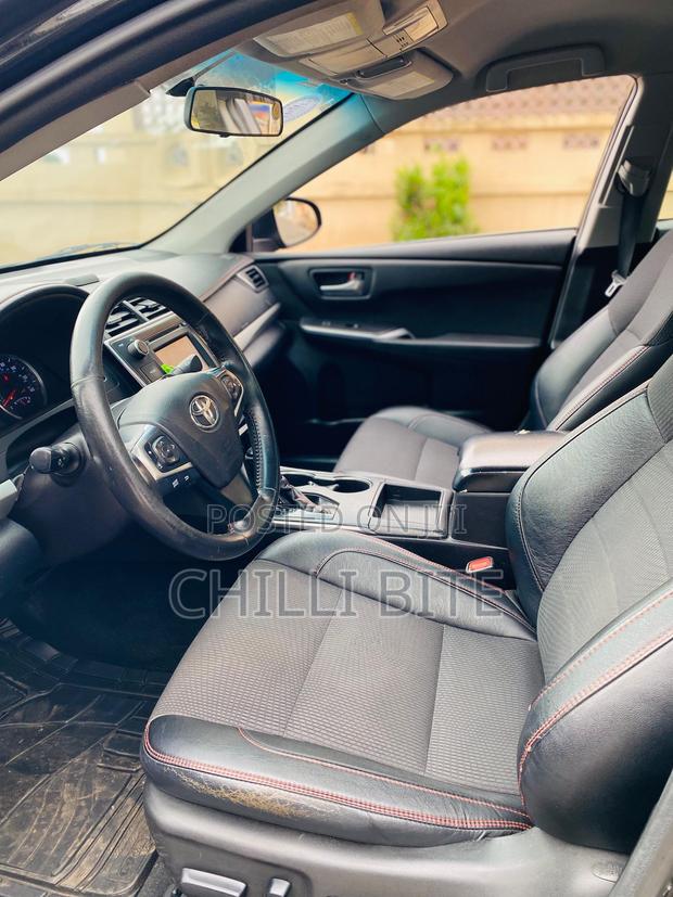 Toyota Camry SE 4dr Sedan (2.5L 4cyl 6A) 2017 Black photo 10