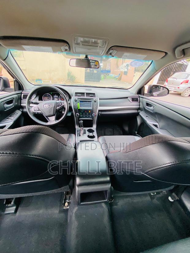 Toyota Camry SE 4dr Sedan (2.5L 4cyl 6A) 2017 Black photo 11
