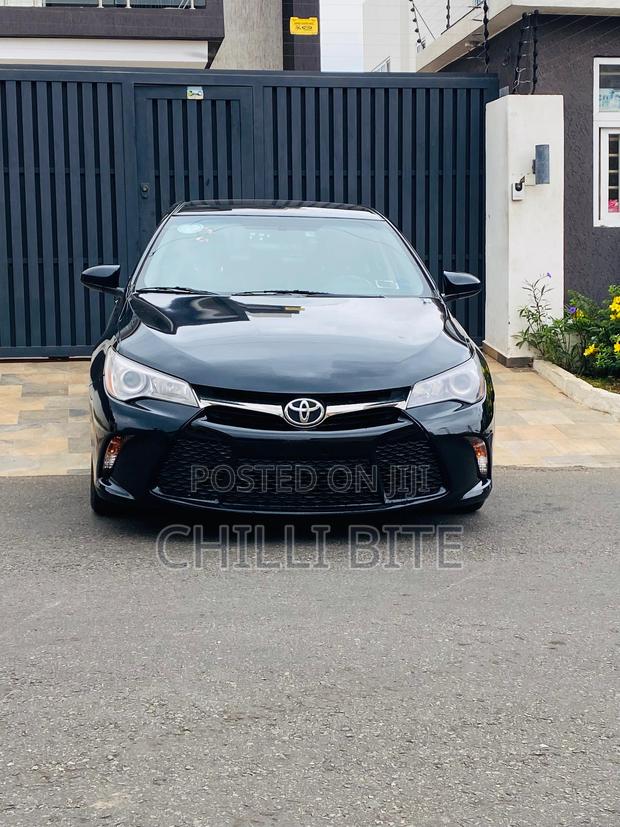Toyota Camry SE 4dr Sedan (2.5L 4cyl 6A) 2017 Black photo 2