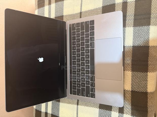 Laptop Apple MacBook Pro 2018 16GB Intel Core i5 SSD 1T