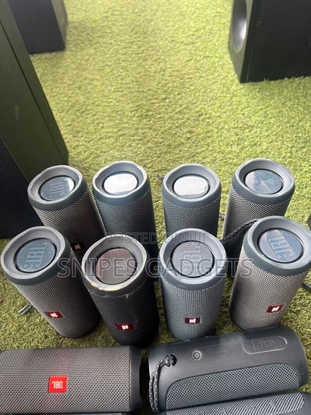 JBL Flip Essential Portable Bluetooth Speaker photo 4