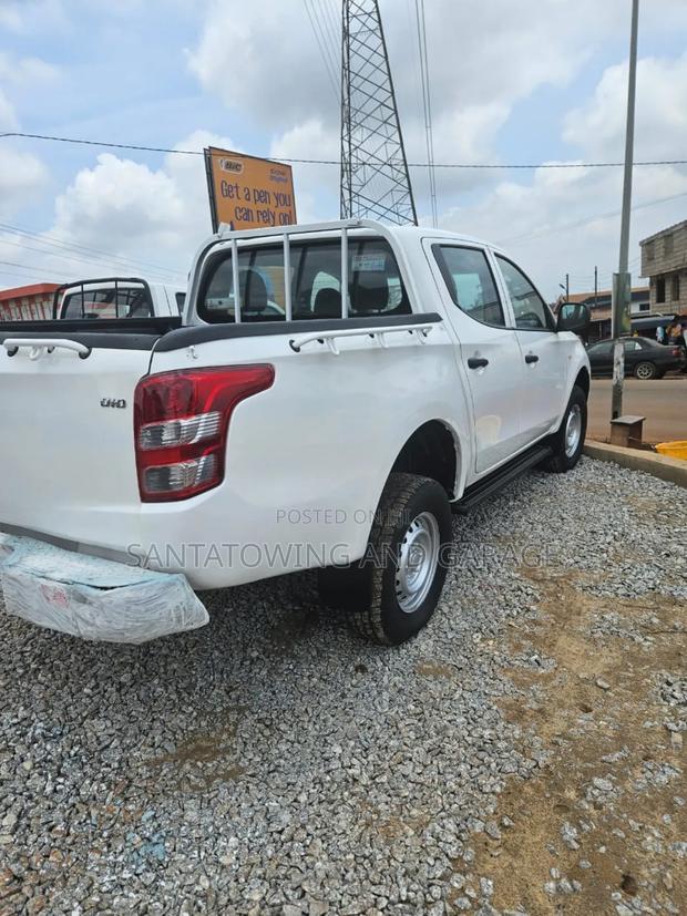 Mitsubishi L200 2016 White