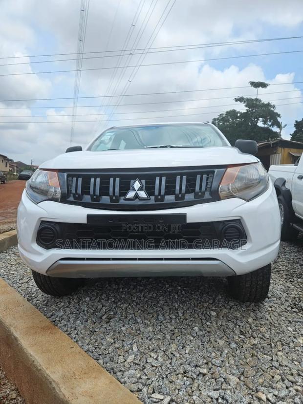 Mitsubishi L200 2016 White