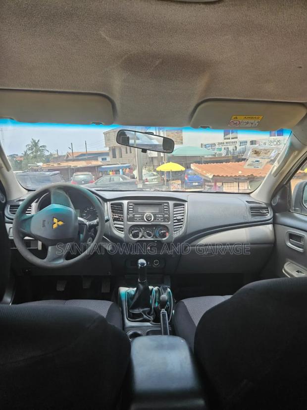 Mitsubishi L200 2016 White