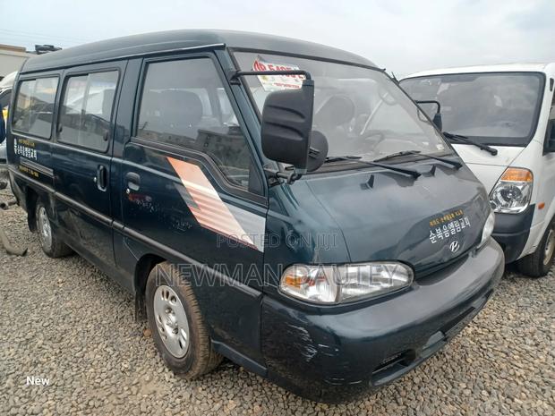 Hyundai H-100 2000 Green