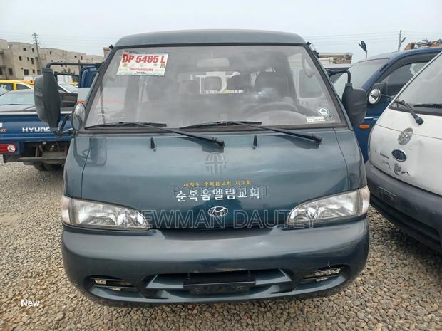 Hyundai H-100 2000 Green