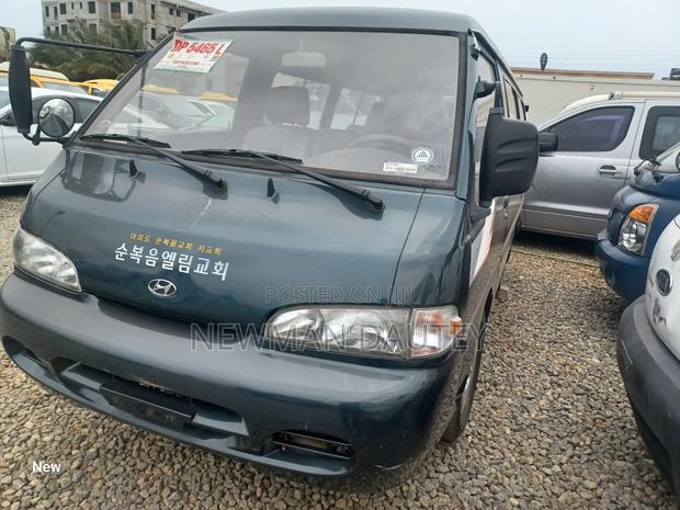 Hyundai H-100 2000 Green