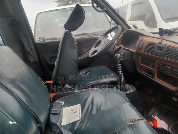 Hyundai H-100 2000 Green