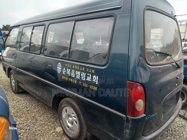 Hyundai H-100 2000 Green