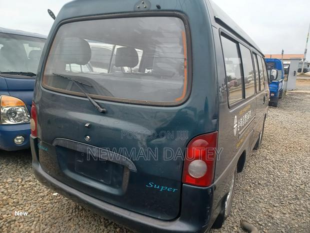 Hyundai H-100 2000 Green