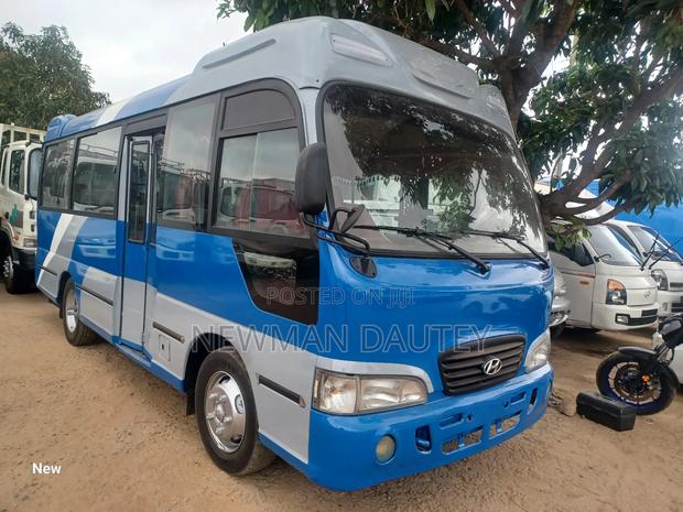 Hyundai County 2014 Blue