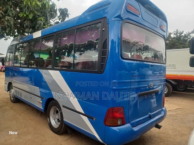 Hyundai County 2014 Blue