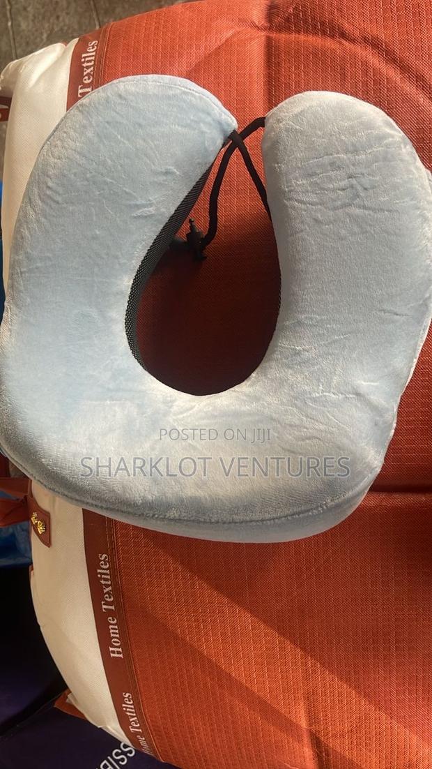 Super Comfy Premium Neck Pillow photo 4