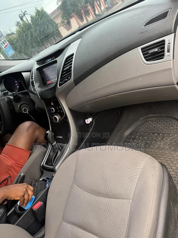 Hyundai Elantra SE Sedan FWD (1.8L 4cyl 6A) 2016 Black