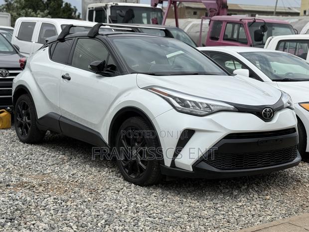 Toyota C-HR XLE 2022 White