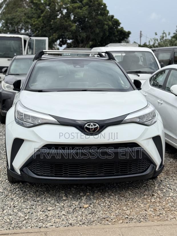 Toyota C-HR XLE 2022 White photo 5