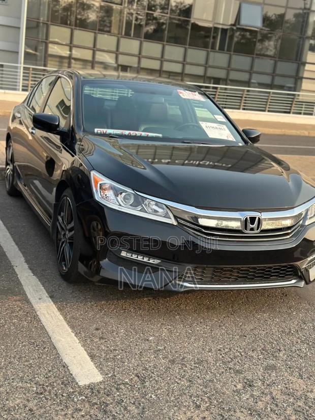 Honda Accord Sport SE 4dr Sedan FWD (2.4L 4cyl 2A) 2017 Black · Photo 2