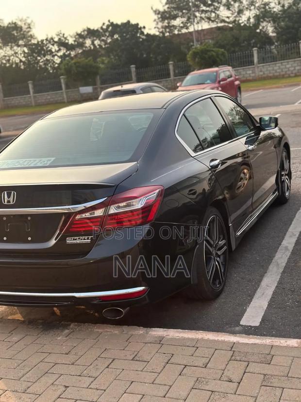 Honda Accord Sport SE 4dr Sedan FWD (2.4L 4cyl 2A) 2017 Black · Photo 3