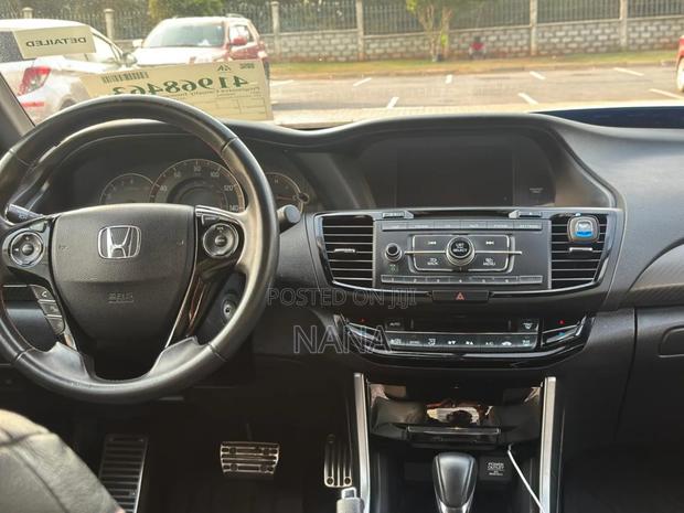 Honda Accord Sport SE 4dr Sedan FWD (2.4L 4cyl 2A) 2017 Black · Photo 4