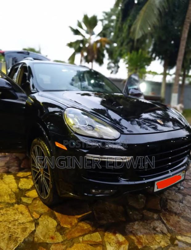 Porsche Cayenne Turbo AWD 2016 Black photo 4