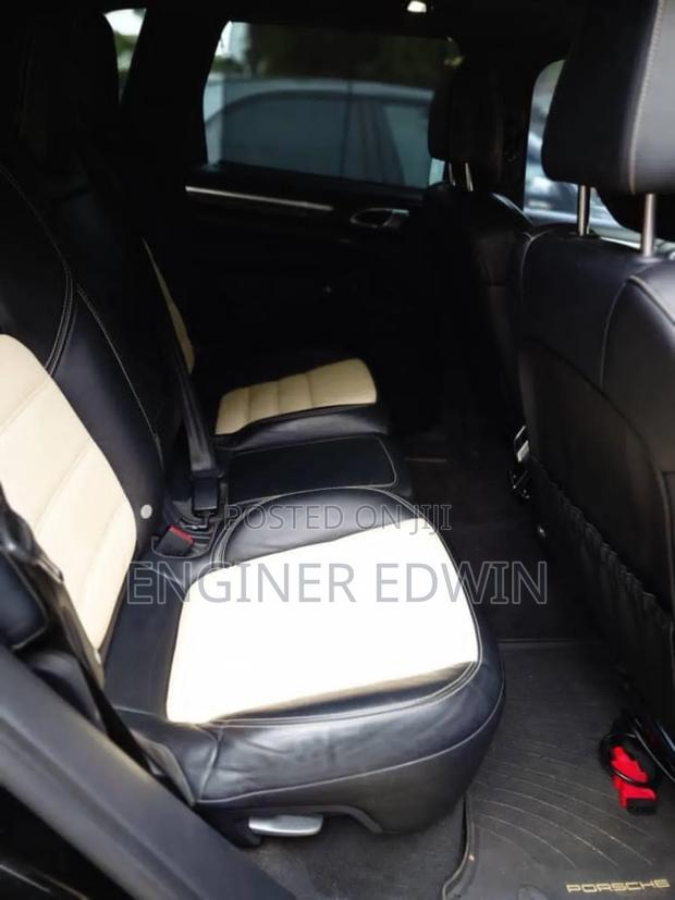 Porsche Cayenne Turbo AWD 2016 Black photo 5