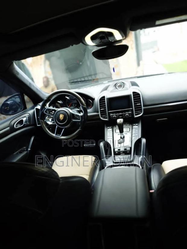 Porsche Cayenne Turbo AWD 2016 Black photo 6