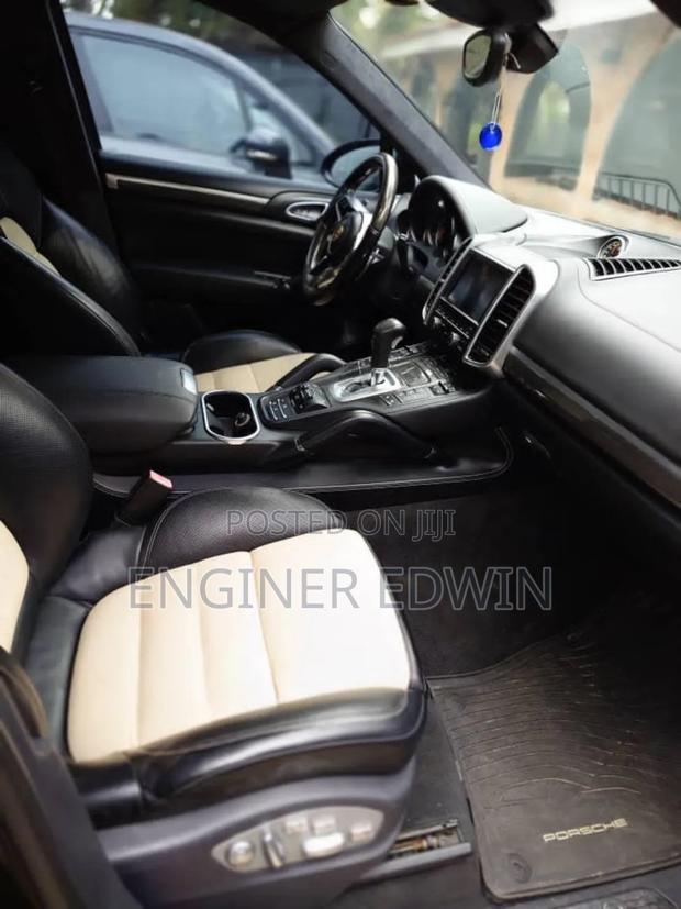 Porsche Cayenne Turbo AWD 2016 Black photo 7