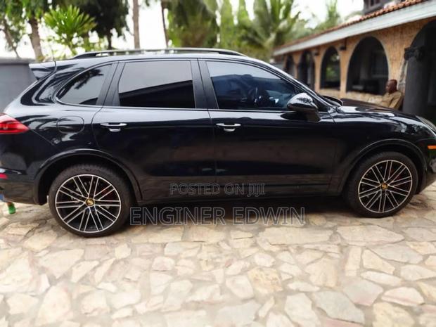 Porsche Cayenne Turbo AWD 2016 Black photo 8
