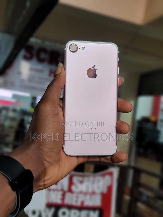 Apple iPhone 7 32 GB Rose Gold photo 3